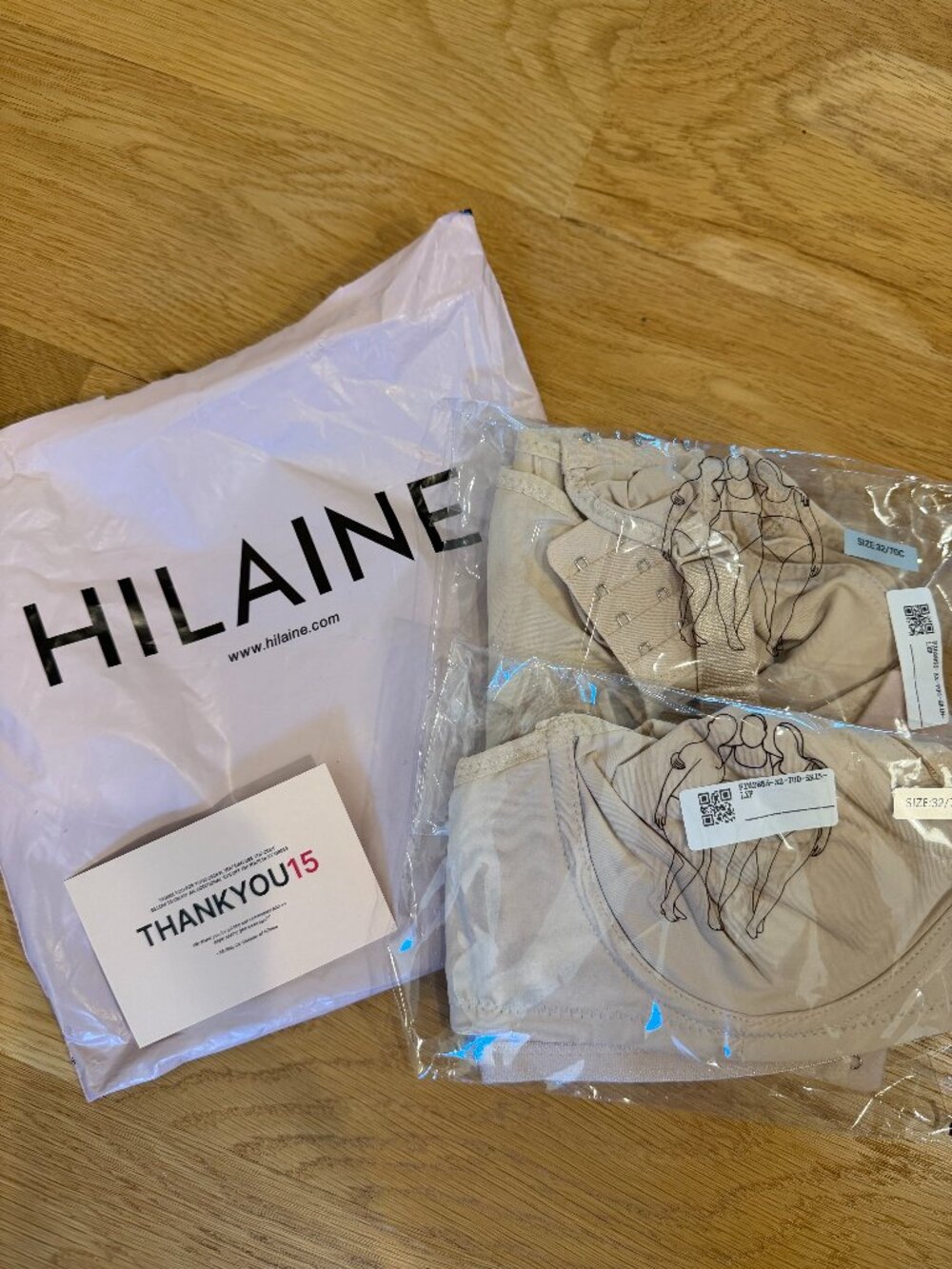 Hilaine: NWT Soft Cloud Minimizer Bra (32C)